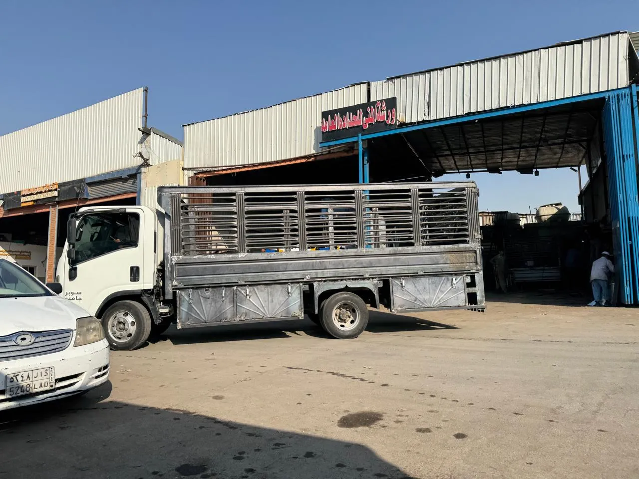 ورشة تفصيل صناديق دينات