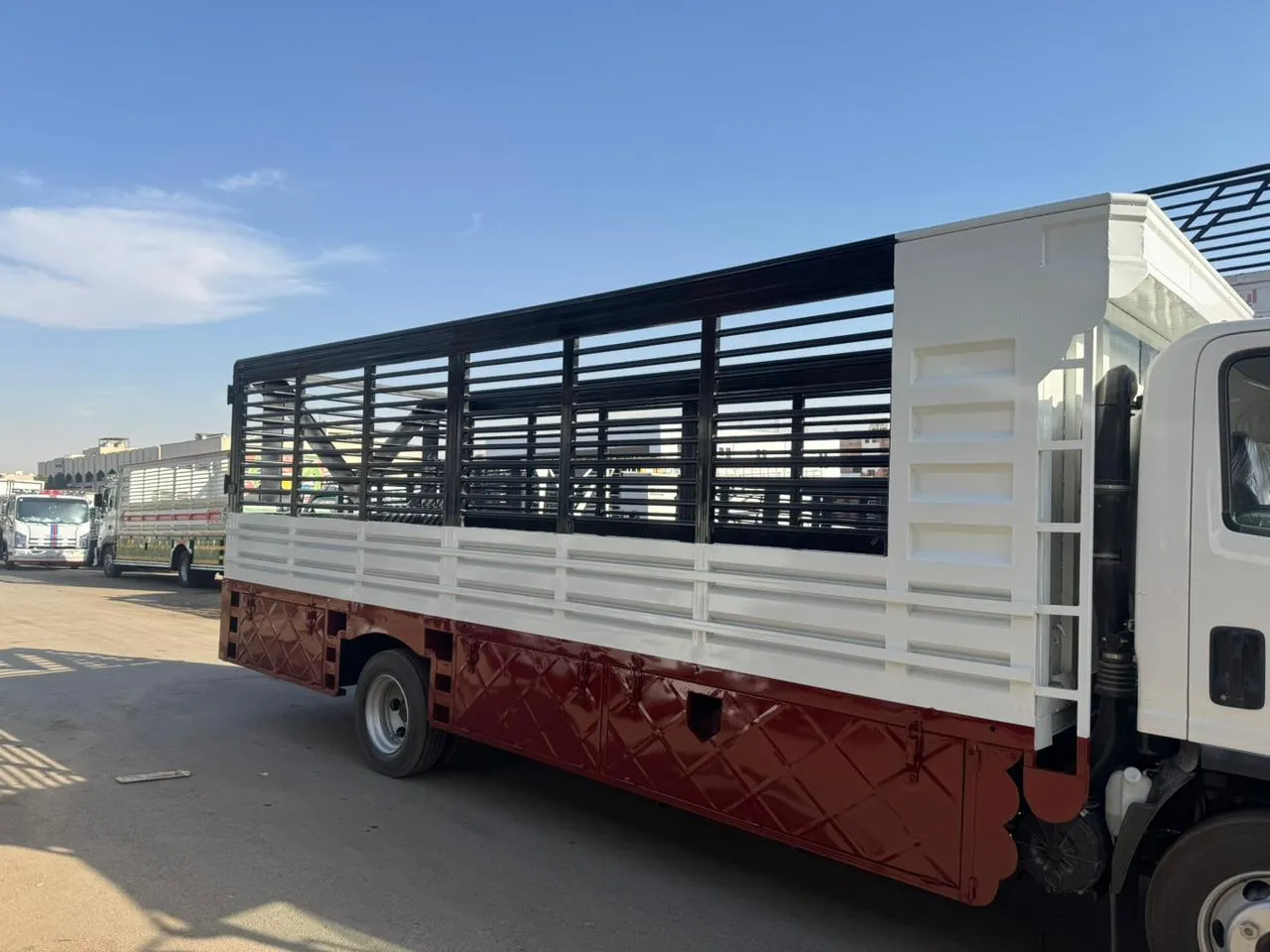 ورشة تركيب جوانب شبة وكالة لدينات شبك ودرج حديد في الرياض