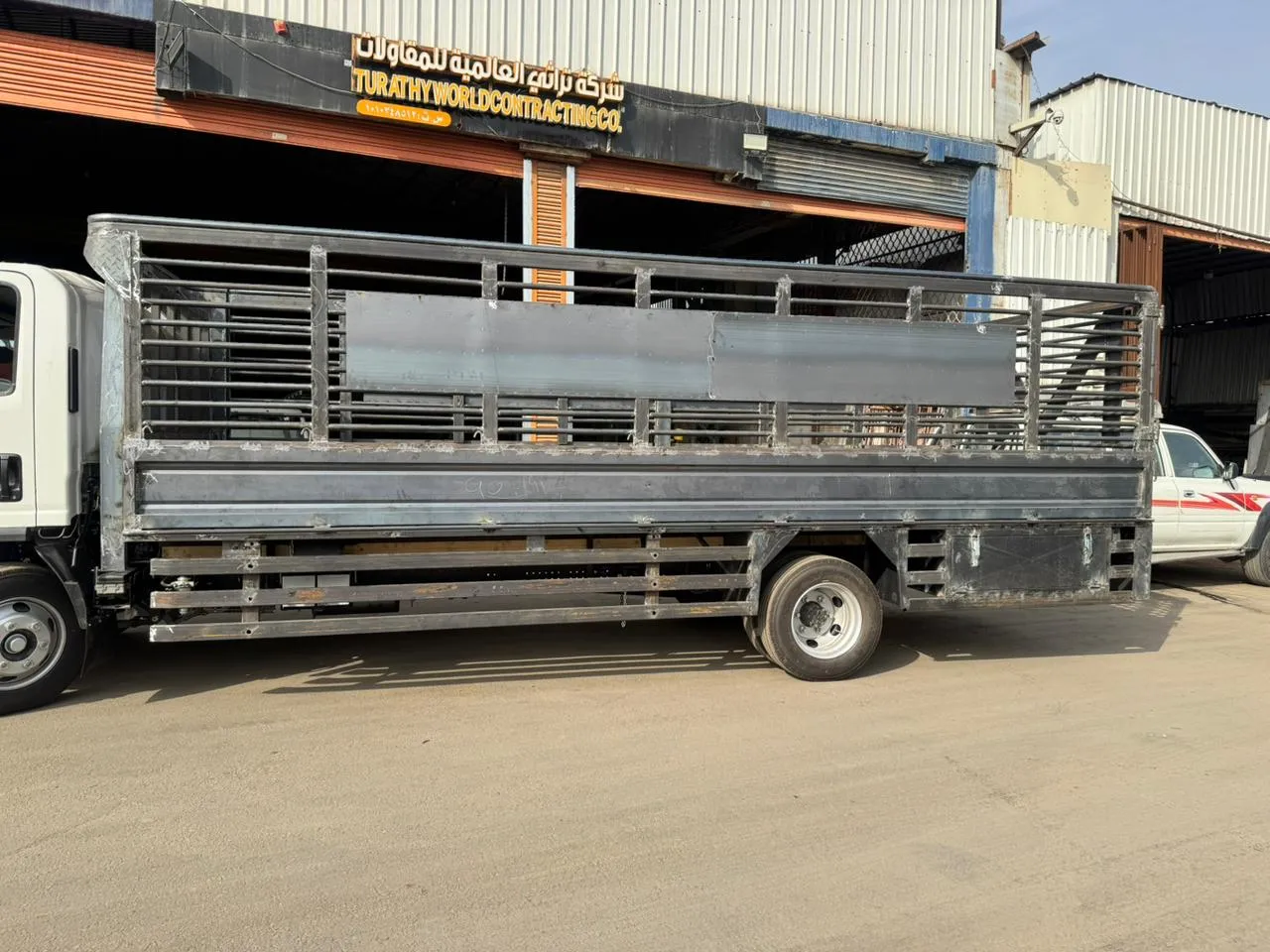 ورشة تركيب صناديق نقل ابل في الرياض